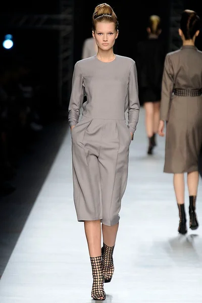 Look 18